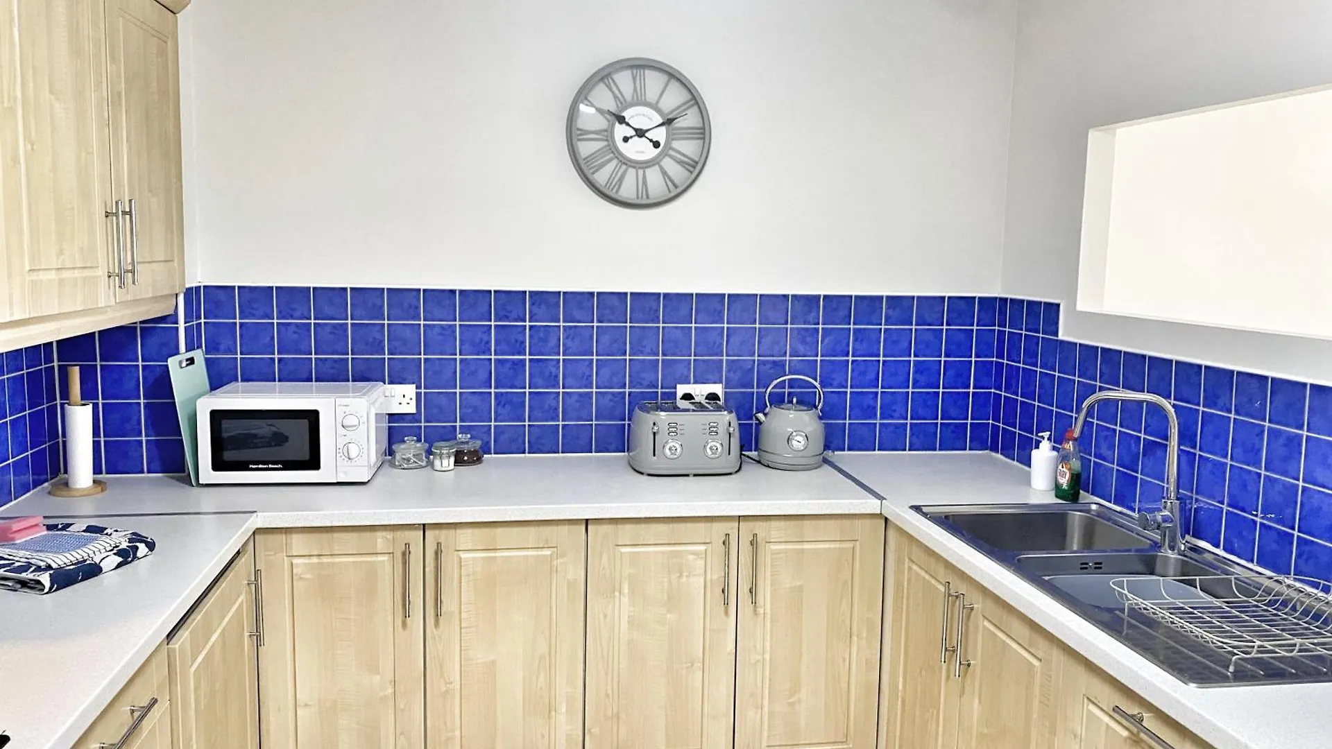 Steps Away From Top Attractions, 2 Bed 2 Bath, Cathedral Quarter, Free Parking