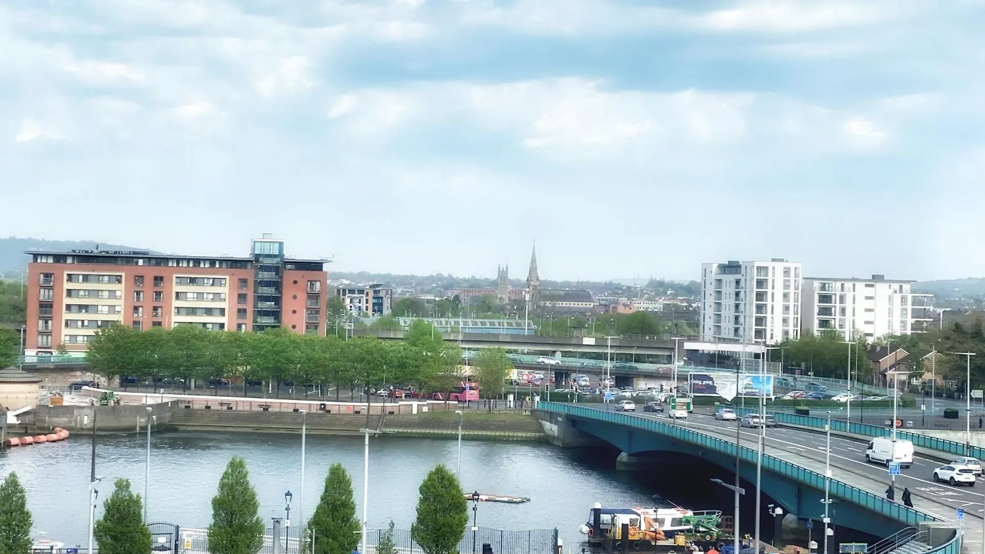 Steps Away From Top Attractions, 2 Bed 2 Bath, Cathedral Quarter, Free Parking Apartman Belfast